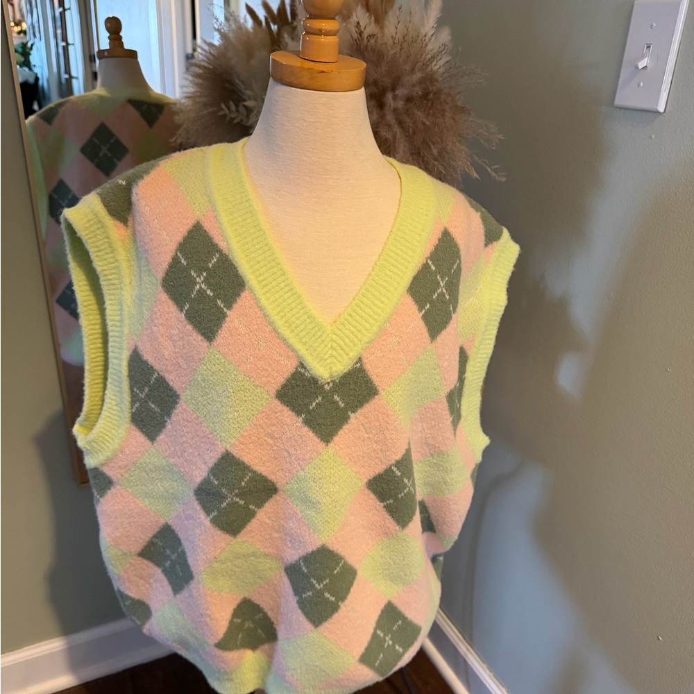 Argyle Patterned Sleeveless Sweater Vest by Zara